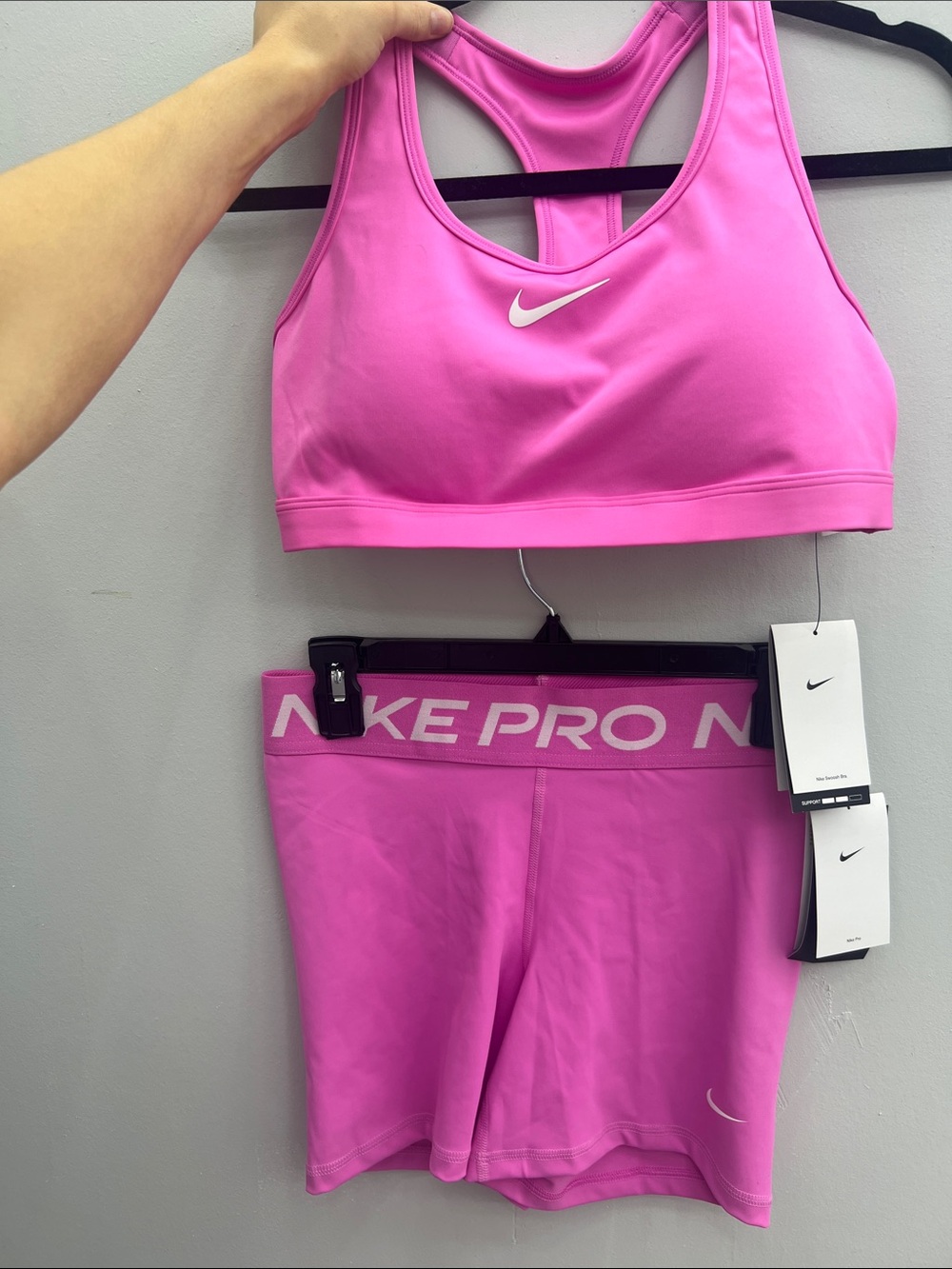 Women’s Nike Pro Set in Bubblegum Pink